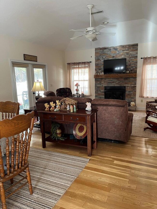 412 Long View Cir, Hiawassee, GA 30546 - photo 3