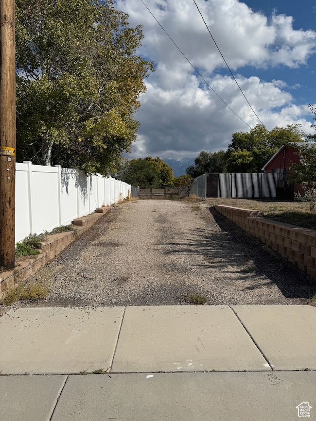 View of dirt / gravel driveway