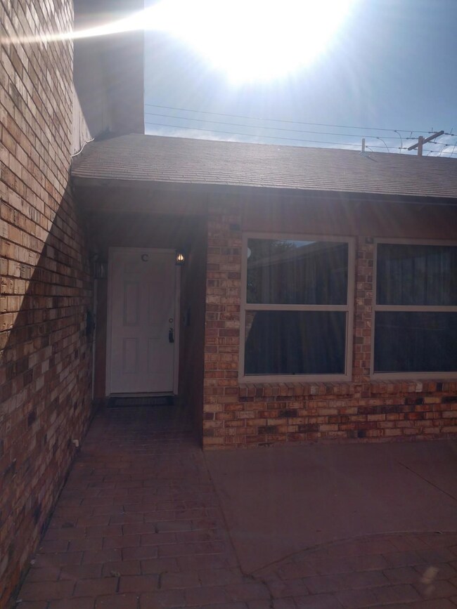 10512 Ashwood Dr unit C, El Paso, TX 79935 - photo 3