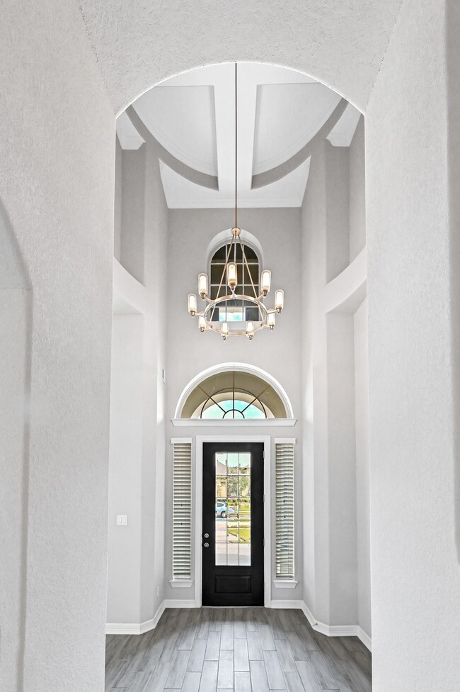 Stunning Entry with soaring ceilings!