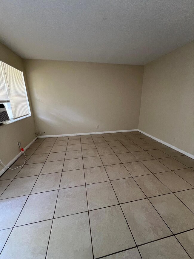 437 NW 9th Ave unit 2, Fort Lauderdale, FL 33311 - photo 4