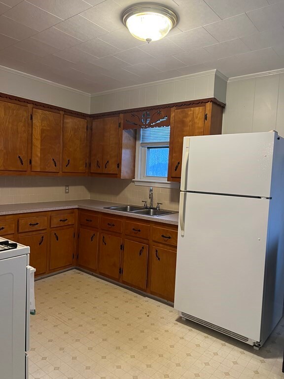 365 Montaup St unit 3 West, Fall River, MA 02724 - photo 7