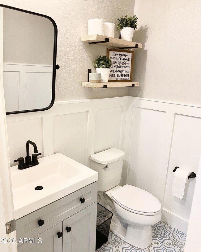 1/2 Bath