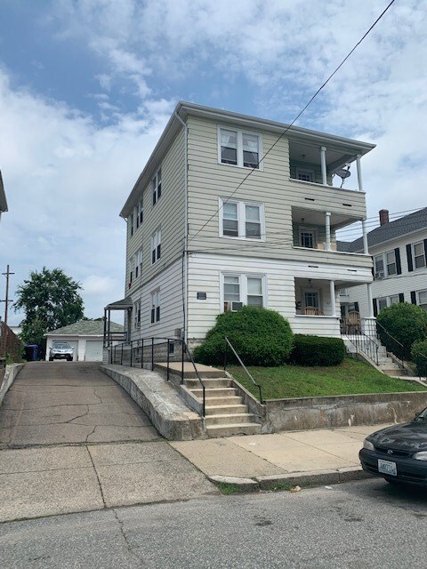 187 Sisson St, Pawtucket, RI 02860 - photo 2