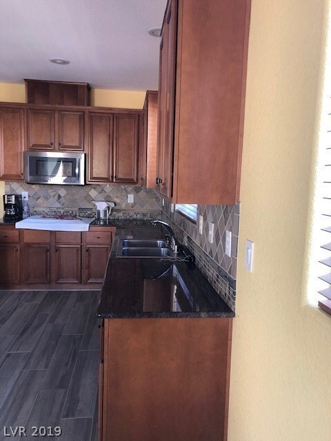 10986 Cherokee Landing St, Las Vegas, NV 89179 - photo 7