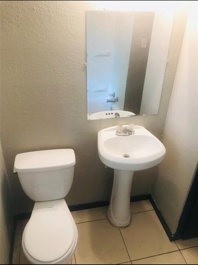 4633 Briscoe St, Houston, TX 77051 - photo 7