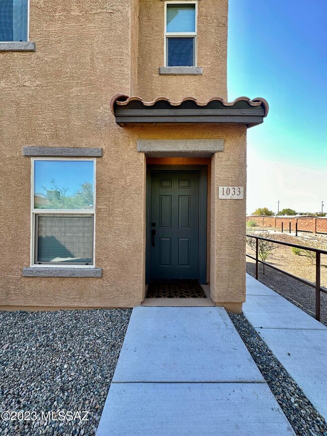 1033 E Ascent St, Tucson, AZ 85719 - photo 2