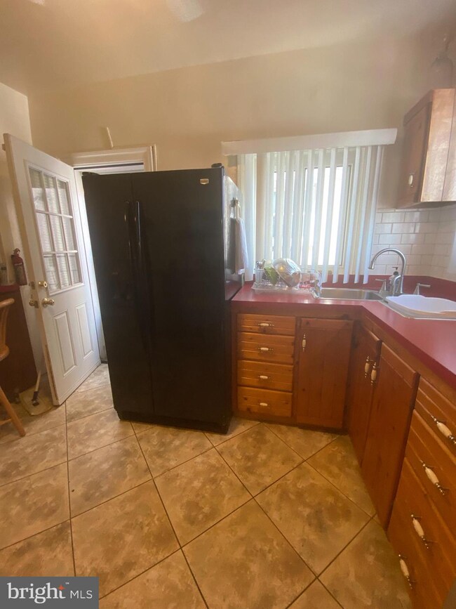 3810 Woodridge Rd, Baltimore, MD 21229 - photo 7