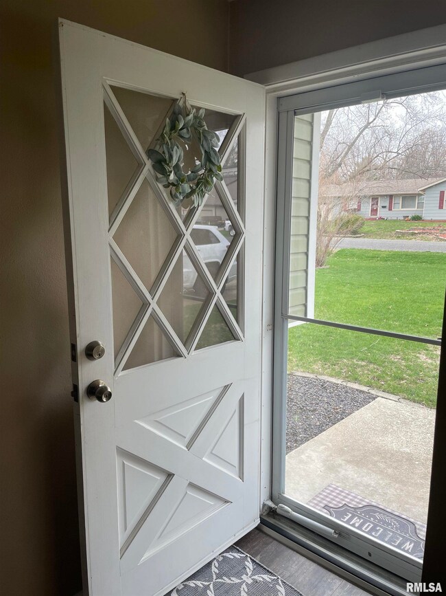 1209 Grandview Ave, Jacksonville, IL 62650 - photo 4