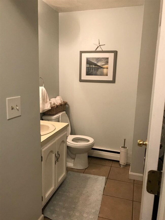 27 Mohawk Dr unit A, Londonderry, NH 03053 - photo 6