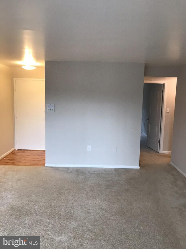 1906 Wilson Ln unit 201, McLean, VA 22102 - photo 5