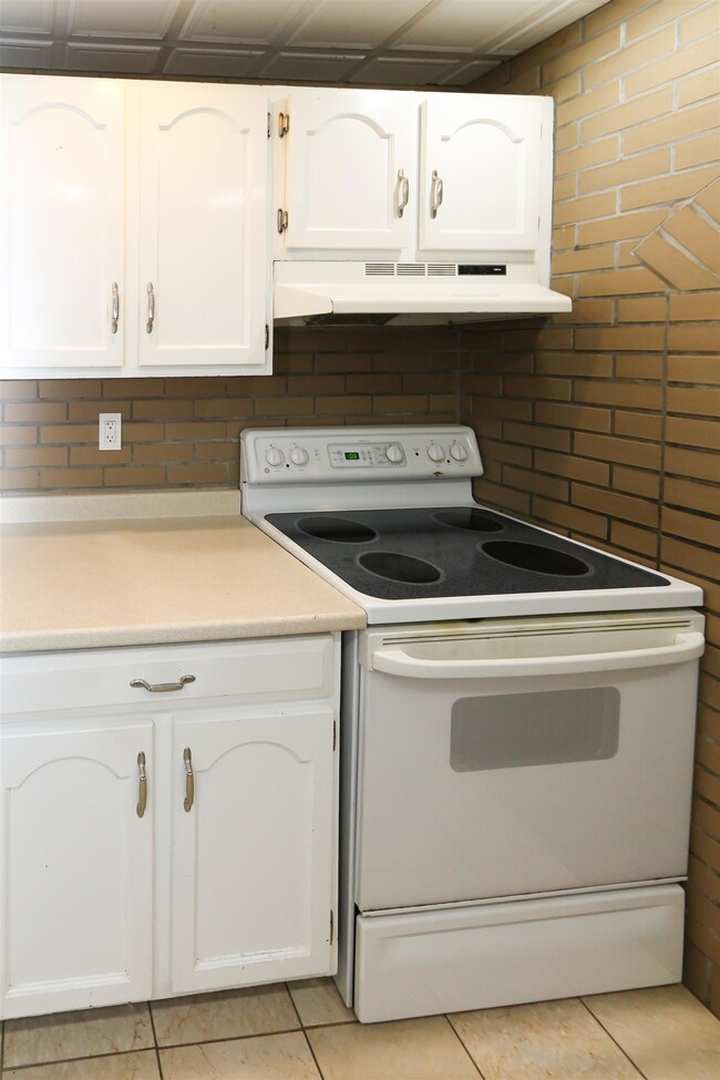 105G Capitol Hill Dr unit 105G, Londonderry, NH 03053 - photo 4