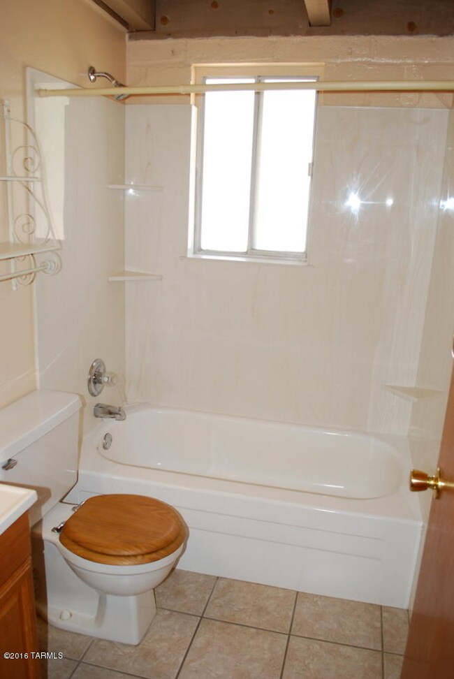 319 E Roger Rd, Tucson, AZ 85705 - photo 7