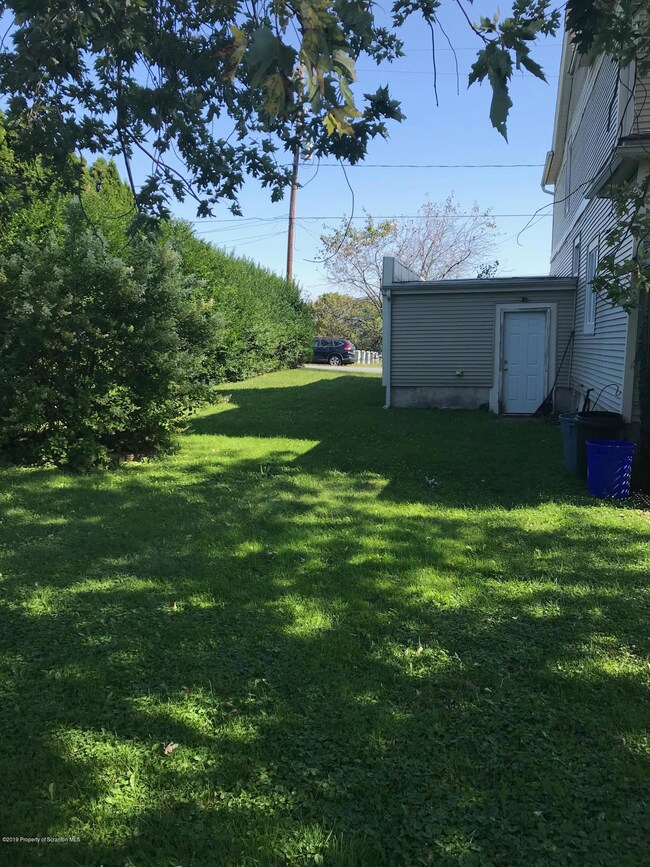 1801 Pettibone St, Scranton, PA 18504 - photo 4