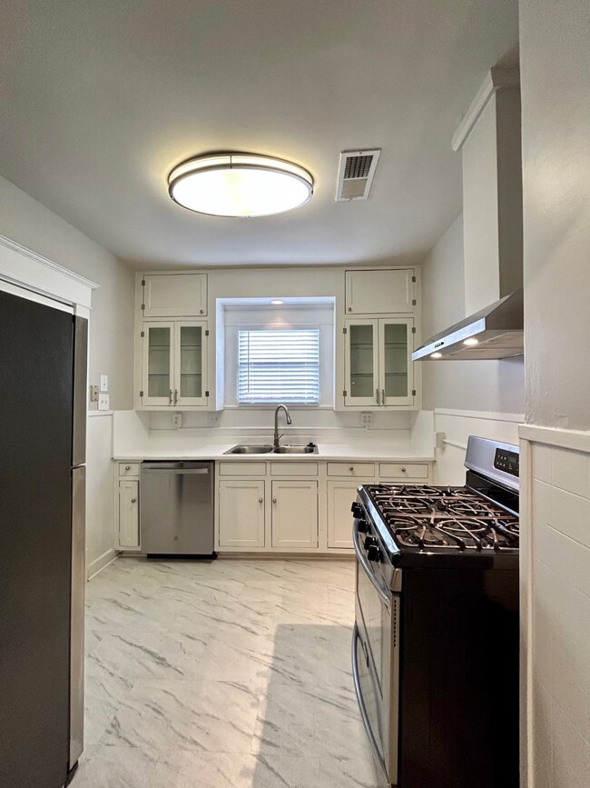 1607 Sul Ross St, Houston, TX 77006 - photo 7