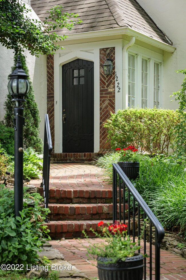 1222 Bates Ct, Louisville, KY 40204 - photo 5
