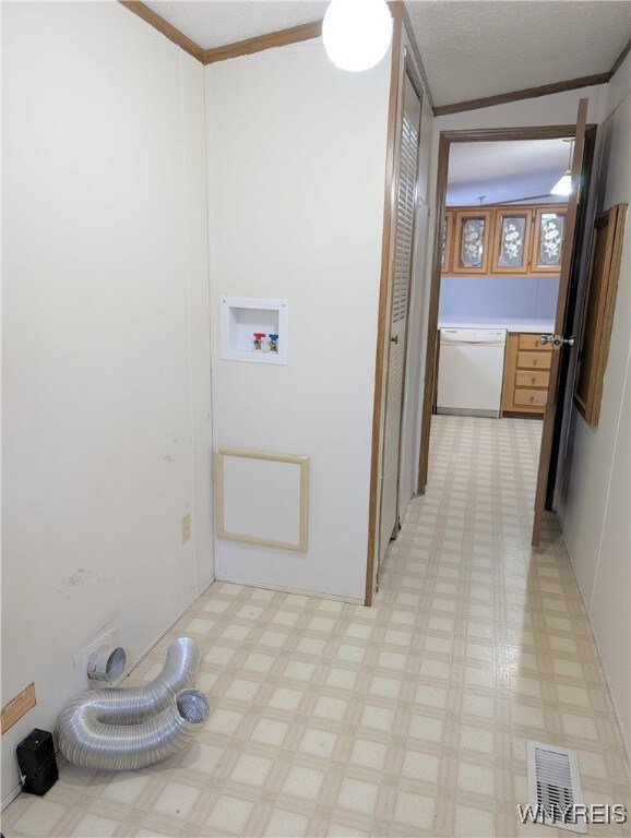 side entry/ utility room/ laundry room