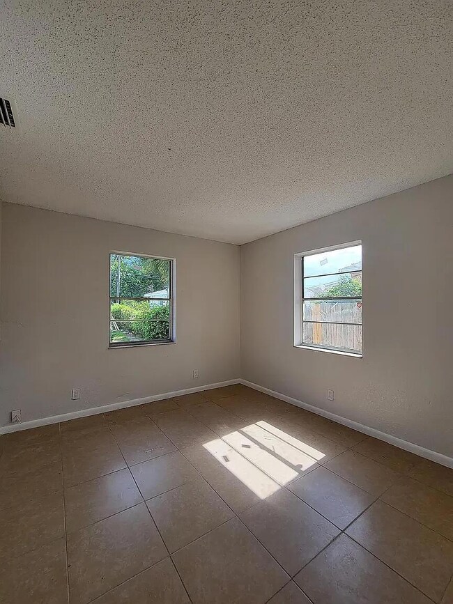 125 W 17th St unit 1, Riviera Beach, FL 33404 - photo 5
