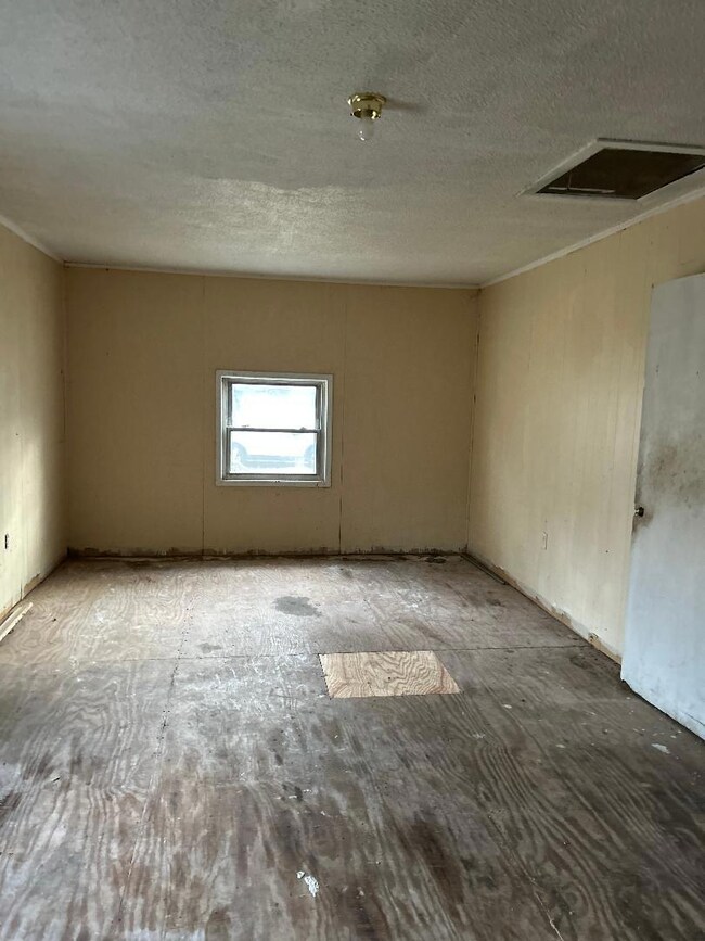 304 Bluebird Ln Den