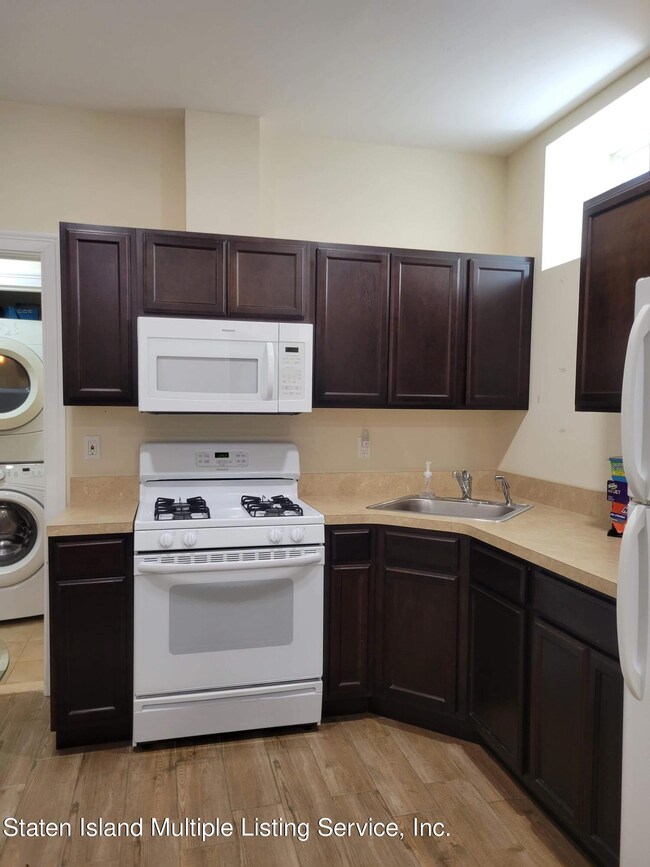 39 Station Ave unit 2, Staten Island, NY 10309 - photo 2