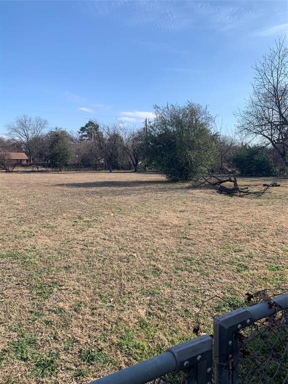 1012 Rosebud Dr, Azle, TX 76020 - photo 3