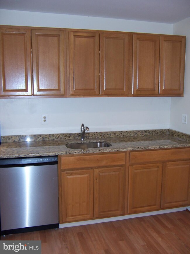 9464 Abingdon Ct, Manassas, VA 20109 - photo 7