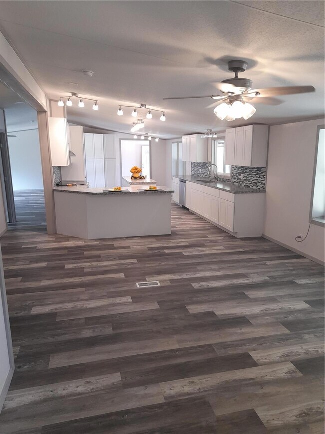 129 Harold Ln, Weatherford, TX 76085 - photo 5