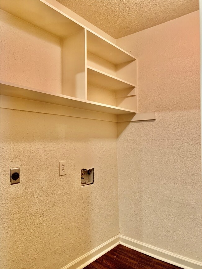 Laundry room with washer/dryer connections