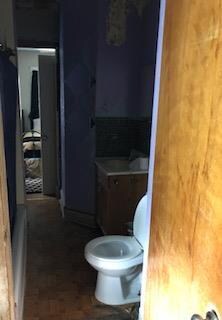 Bathroom view between both rooms
