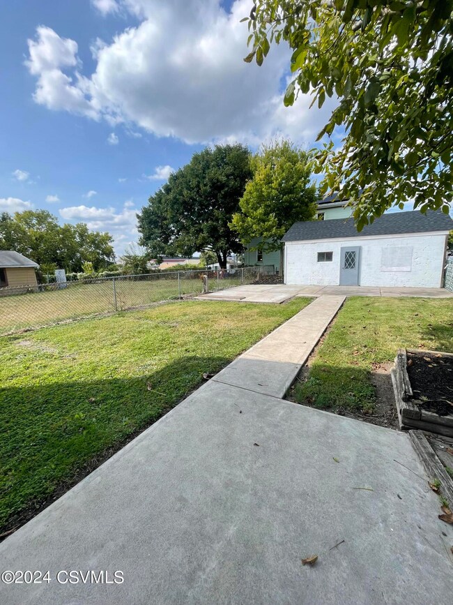 315 W 3rd St, Berwick, PA 18603 - photo 4