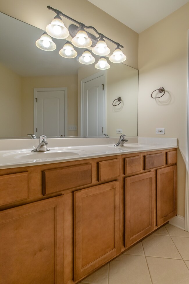 184 Mayo Ct, Elmhurst, IL 60126 - photo 6