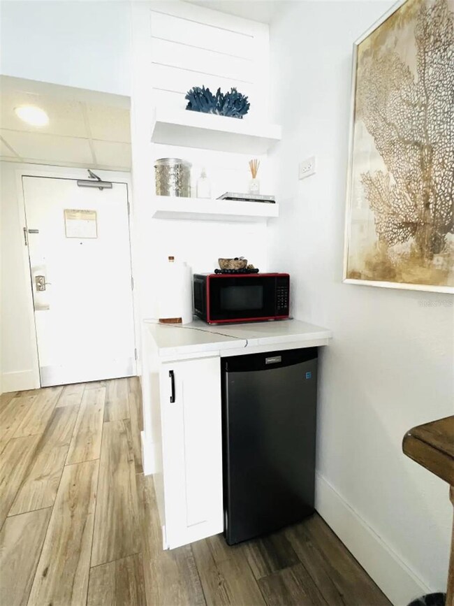 611 Destiny Dr unit 215, Ruskin, FL 33570 - photo 5