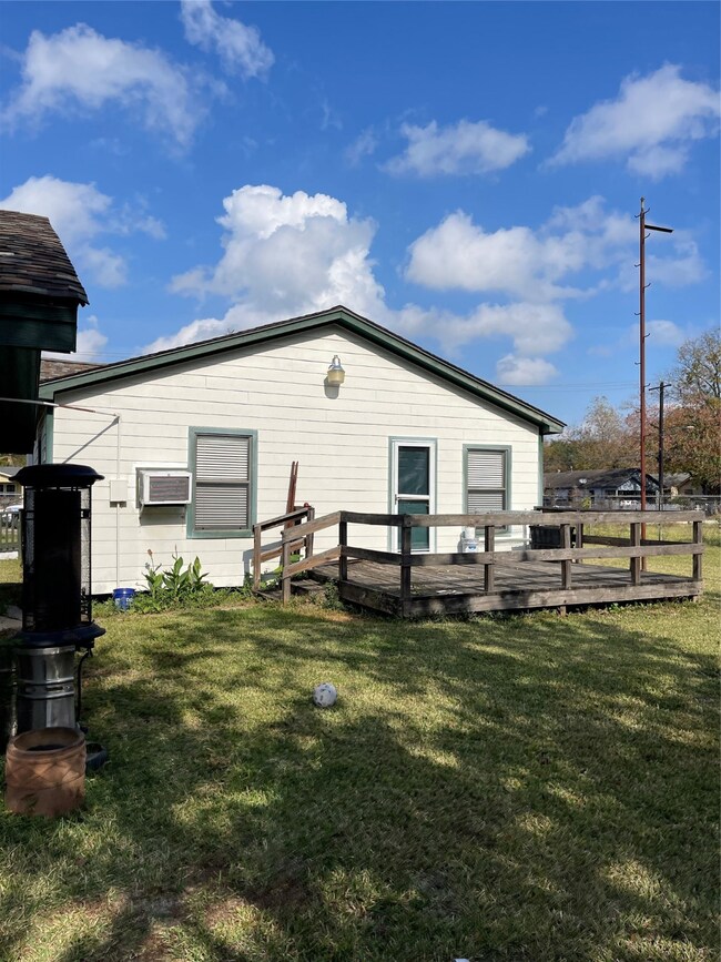 1202 Apache St, Houston, TX 77022 - photo 3