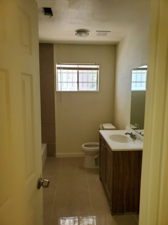 3412 Collingsworth St, Houston, TX 77026 - photo 7