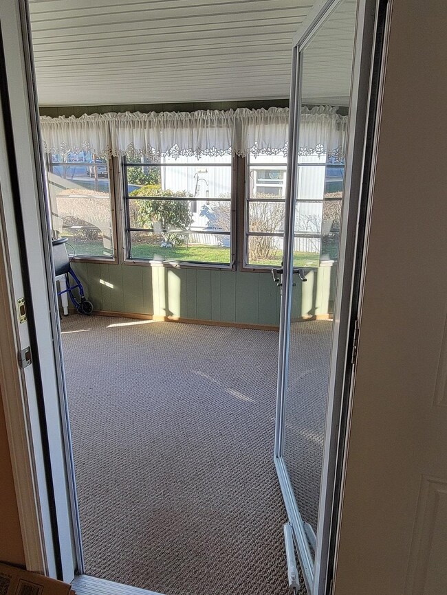 16 Oak Hill Dr, Hampstead, NH 03841 - photo 7