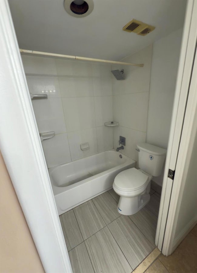 Presidential Golfview unit 4010, West Palm Beach, FL 33401 - photo 7