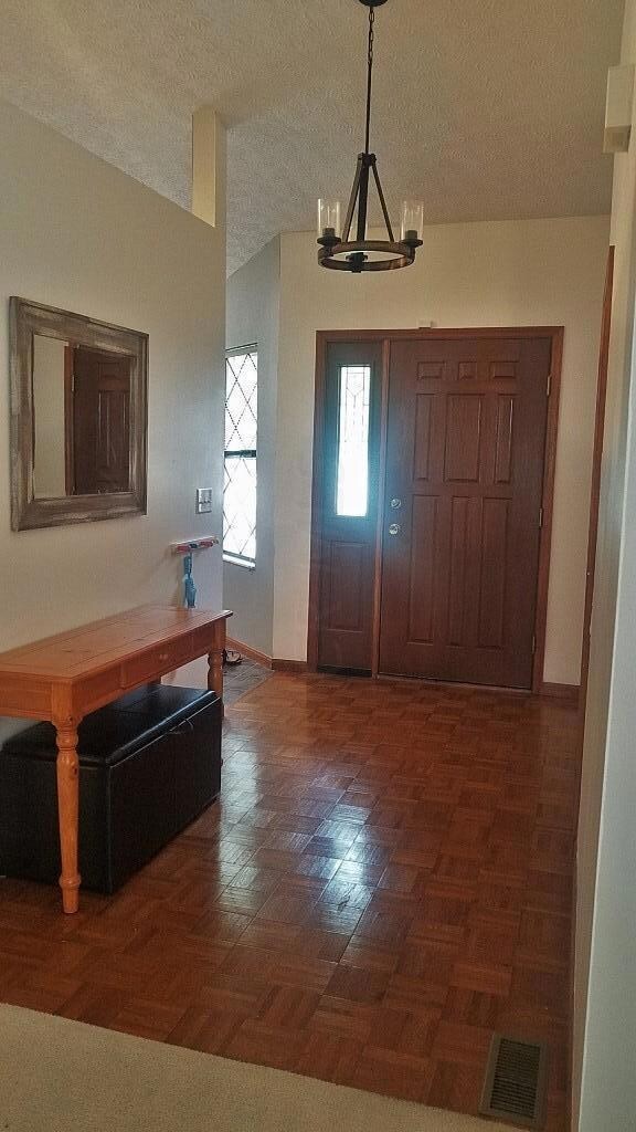 4 Claypool Entryway