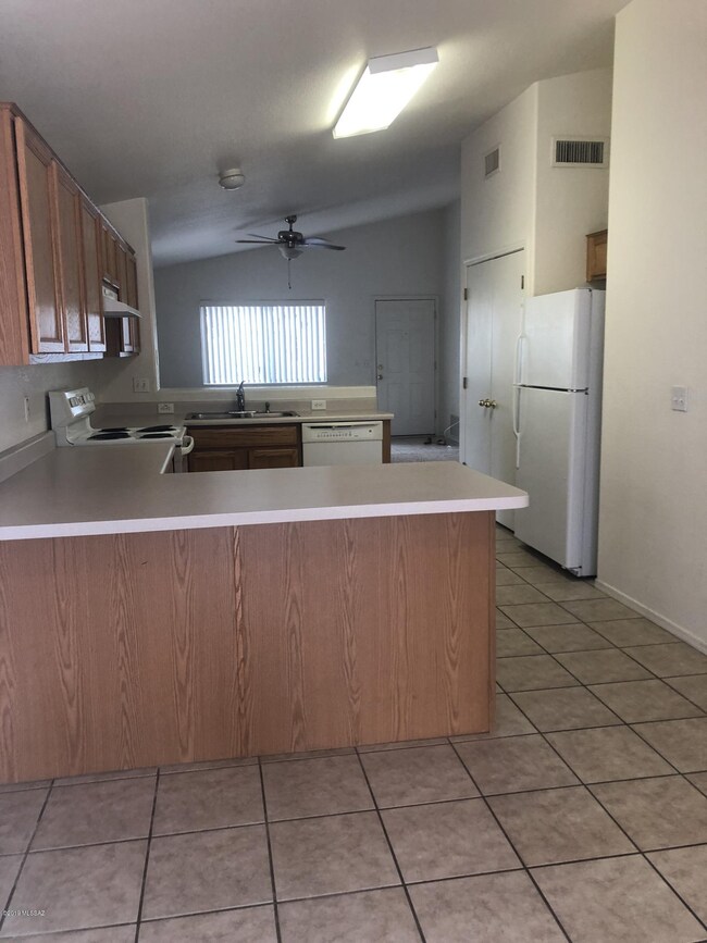 7981 E Jennifer Anne Dr, Tucson, AZ 85730 - photo 2