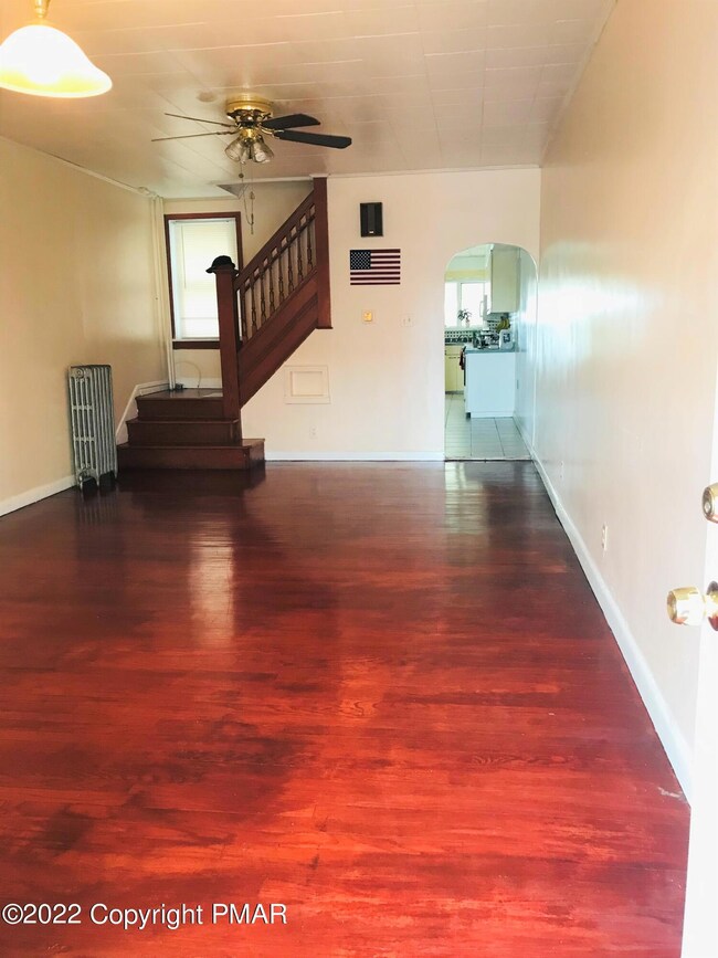 220 1/2 E Elm St, Allentown, PA 18109 - photo 2