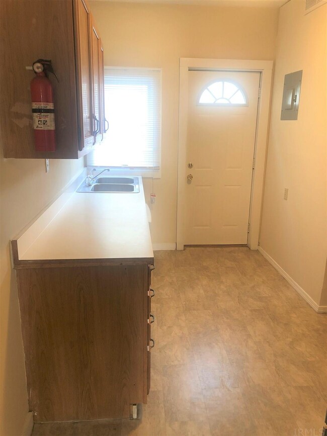 322 E 10th St, Bloomington, IN 47408 - photo 4