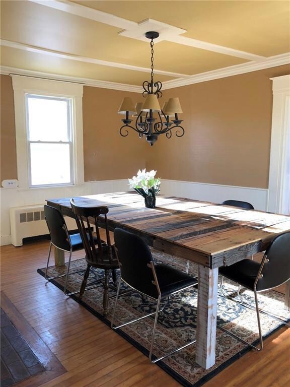 Gorgeous light pours in to this room.