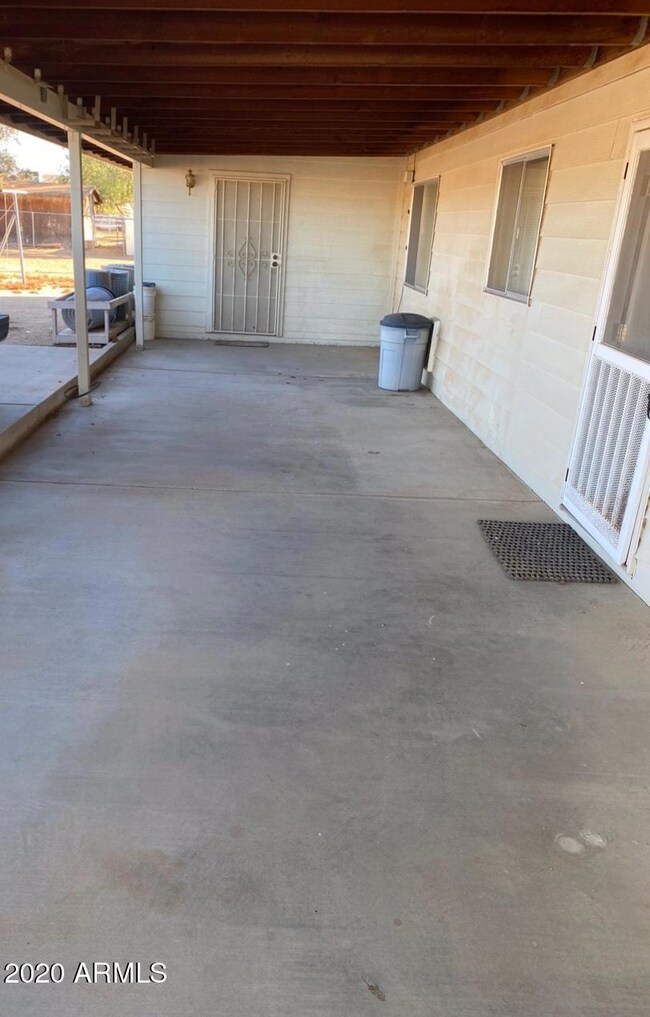 MADDOCK FRONT PORCH