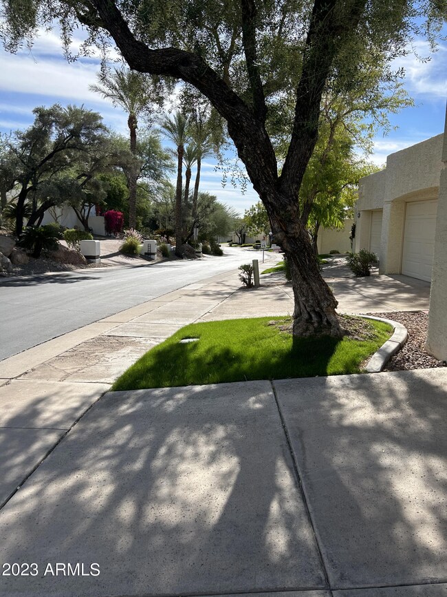 5806 N 25th - The approach