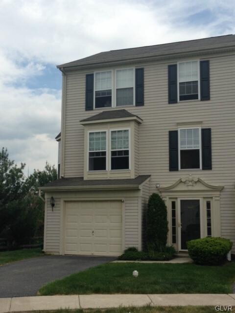 4447 Greens Ct, Center Valley, PA 18034 - photo 2