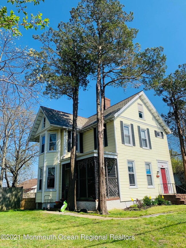 239 Broad St. 3