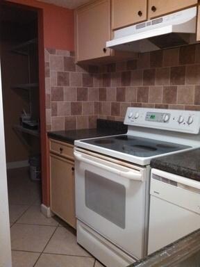 Kitchen with tile backsplash