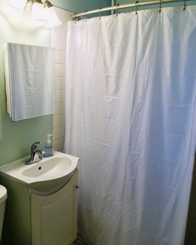 2019 Creek Rd, Waukegan, IL 60087 - photo 2