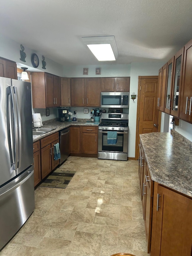 1104 14th Ave SE, Willmar, MN 56201 - photo 7