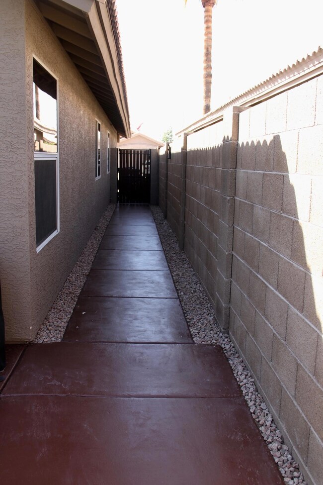 Side gate 2
