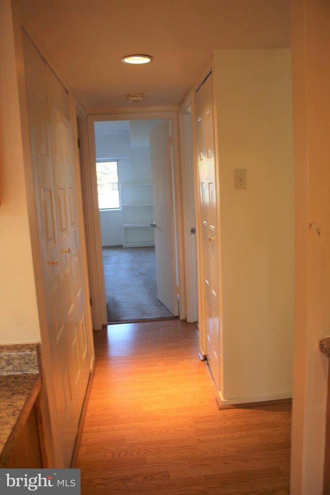 1643 Parkcrest Cir unit 301, Reston, VA 20190 - photo 2